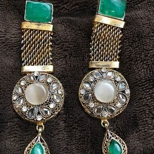 Earings beautiful custom made green and zircon
